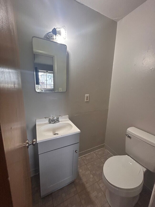 Building Photo - 1125 W Wildwood Ave