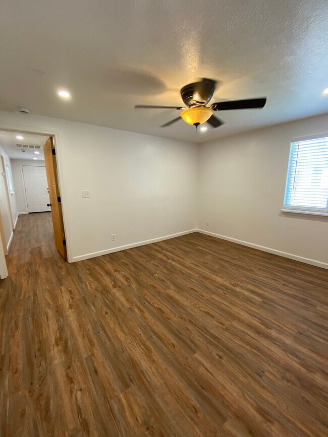 Building Photo - 1 Bedroom Home next to the Whitewater Park...