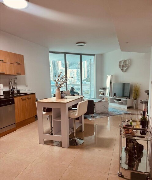 Building Photo - 350 S Miami Ave