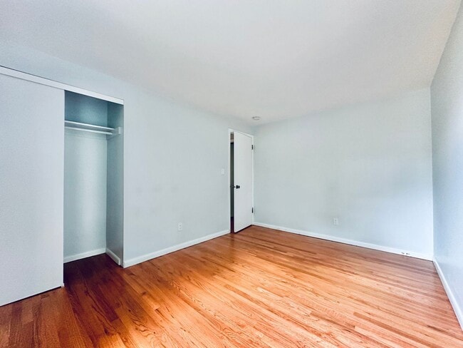 Building Photo - 129 Sheldon Terrace