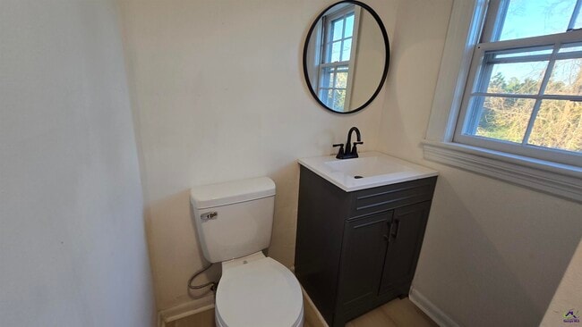 Building Photo - 621 Forest Hill Rd