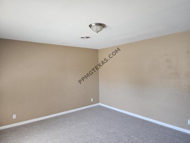 Building Photo - 5453 Wayside Ave