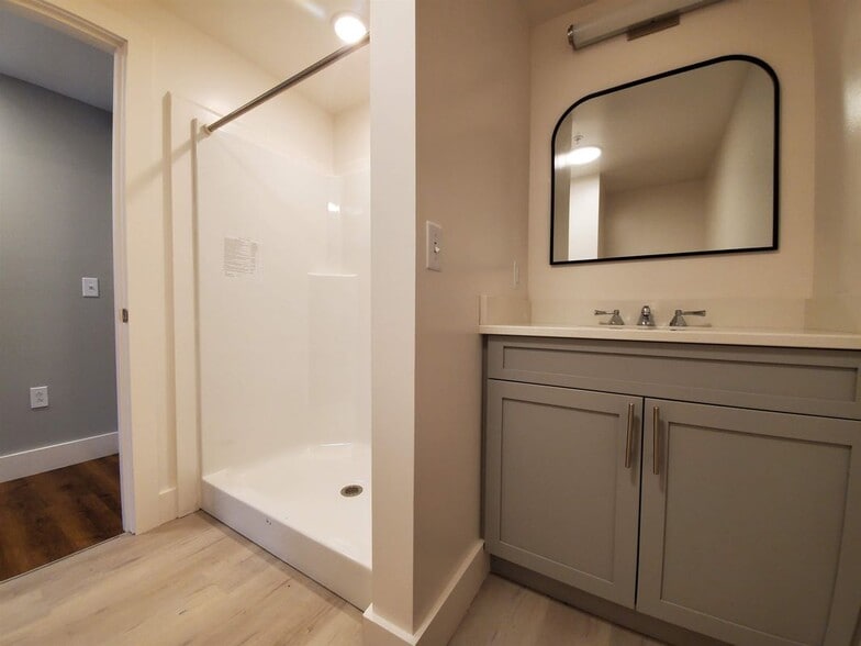 Building Photo - 195 Mechanic, 107