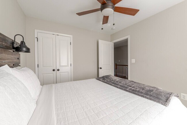 Building Photo - 301 Rollason Dr