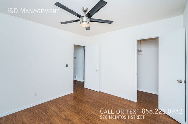 Building Photo - Renovated Duplex w/ Parking and Fenced Yard