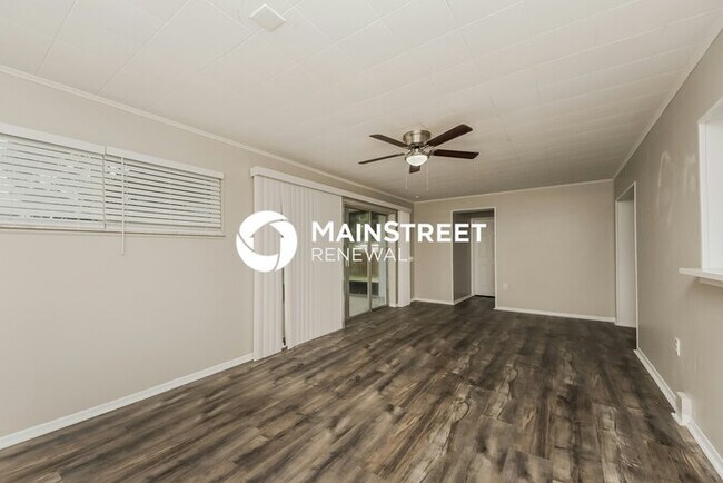 Building Photo - 3 Bedroom Pet-Friendly Home in ORLANDO, FL with Main Street Renewal