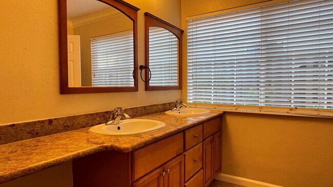 Building Photo - Spacious 6BD/3BA San Jose Home with 3D Tour