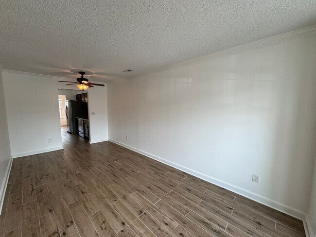 Building Photo - Cozy 3BR Townhome!