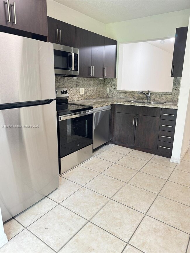 Building Photo - 2 bedroom in Pembroke Pines FL 33024