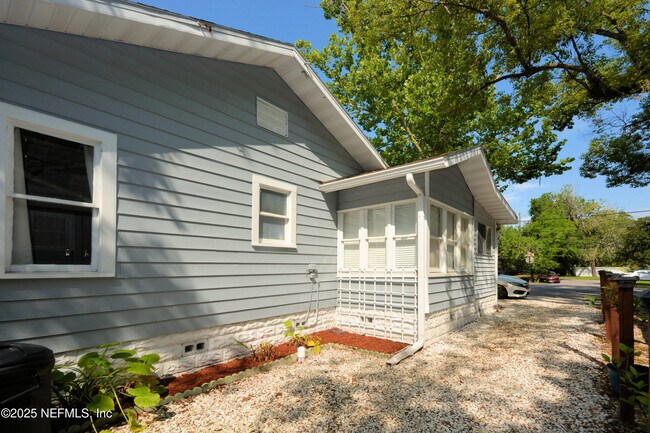 Building Photo - 3806 Burnett Park Rd