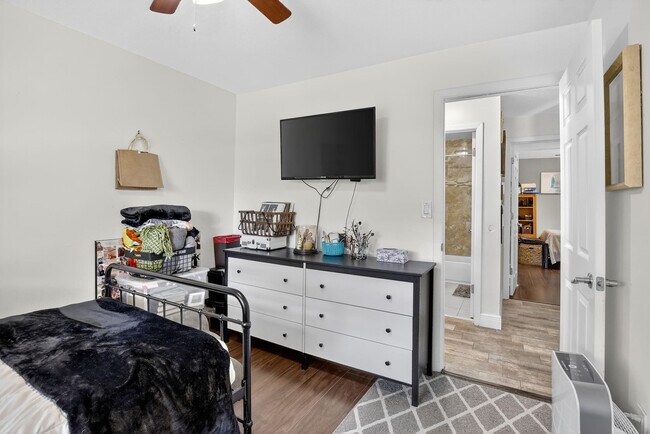 Building Photo - 691 Willow Grove Terrace