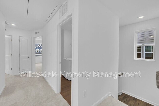 Building Photo - 749 Swim Cave Ln