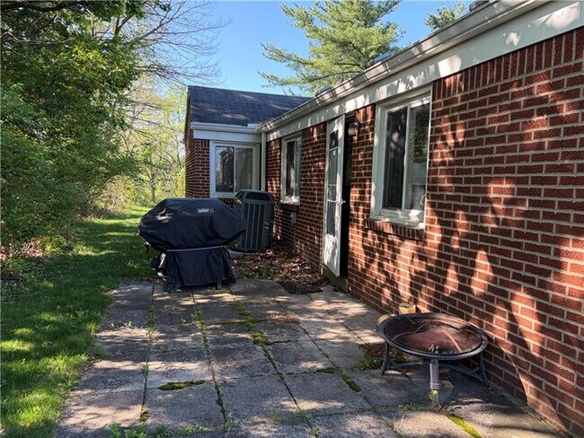Building Photo - 359 Dorseyville Rd