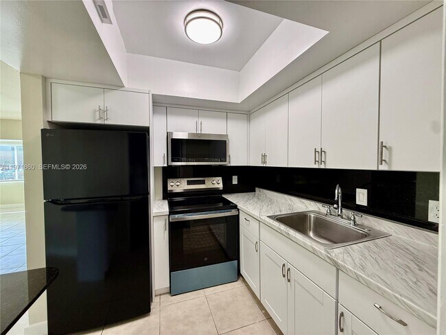 Building Photo - 2101 NE 51st St