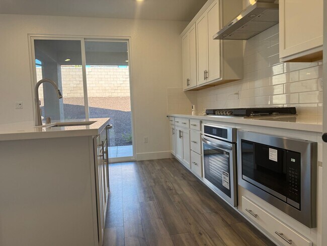 Building Photo - New Folsom home with solar!