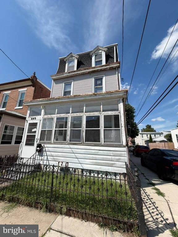 Building Photo - 449 Chambers Ave