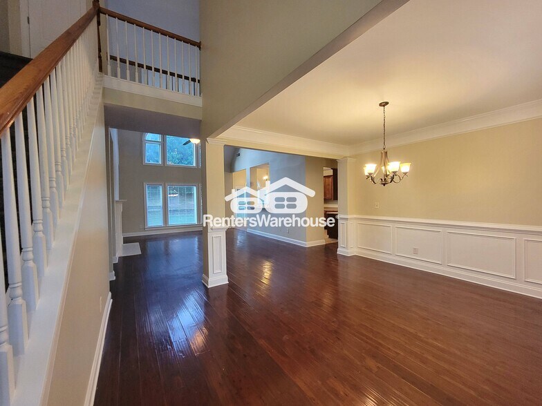 Building Photo - 1025 Rowanshyre Cir