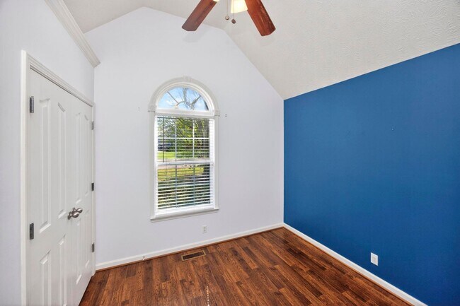 Building Photo - 197 Red Jacket Trce