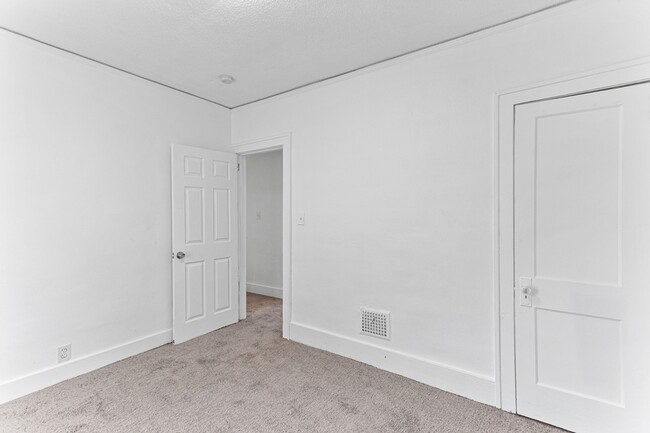 Building Photo - 15114 Quincy St