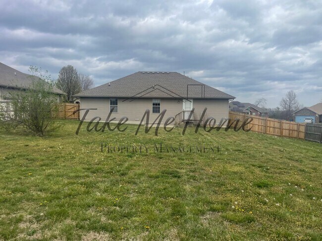 Building Photo - Updated Home in Ozark!