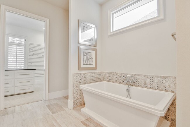 Building Photo - Stunning 4-Bedroom Luxury Home with Resort-Style Pool in Prestigious Oakmont Estates – Available ...