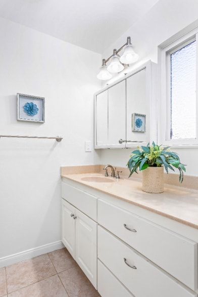 Building Photo - 4905 Rhoads Ave