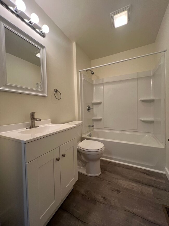 Building Photo - Updated 1BR Apartment Now Available