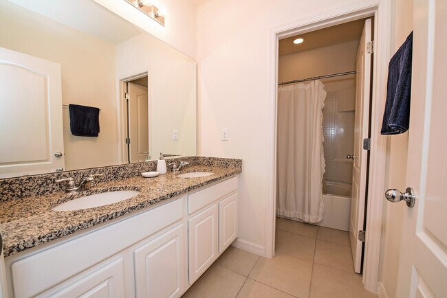 Building Photo - 5277 Oakbourne Ave