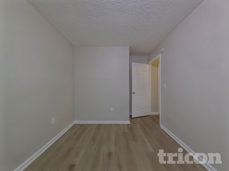 Building Photo - 2211 Ashton Dr