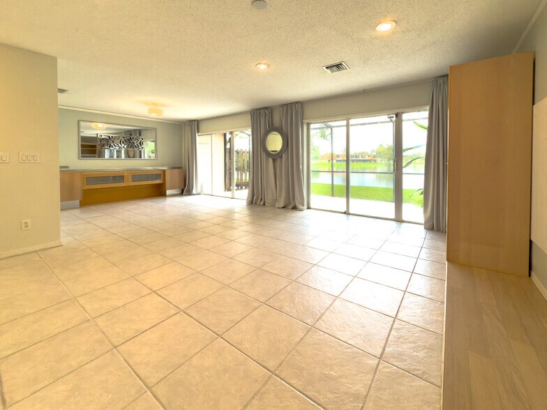 Building Photo - 1705 SW 110th Ter
