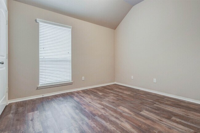 Building Photo - 25839 Riverside Creek Dr