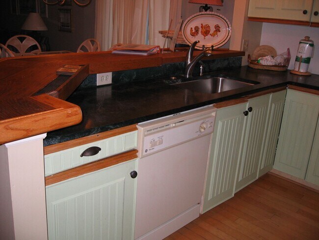 Building Photo - Colonnade Shipyard