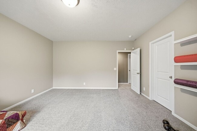 Building Photo - Awesome 4 Bedroom LIKE NEW!