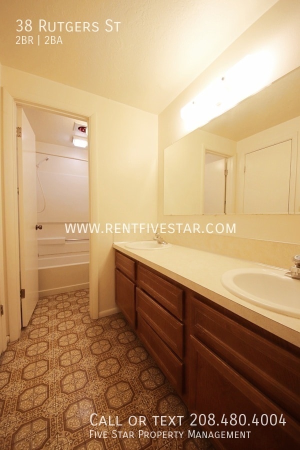 Building Photo - 38 Rutgers St