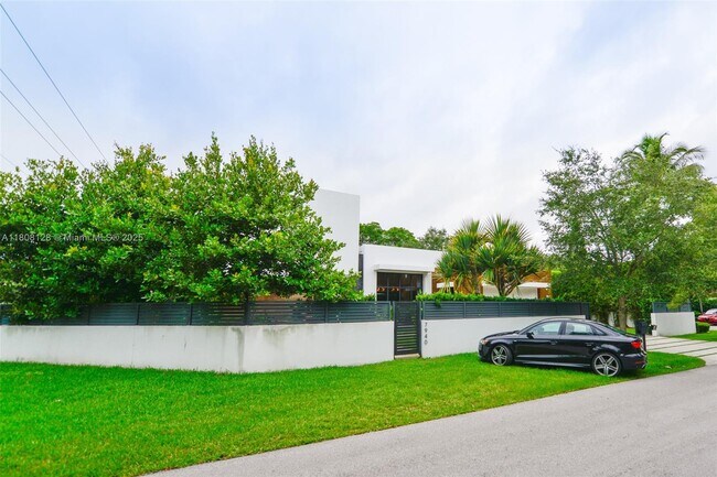 Building Photo - 7940 SW 58th Ct