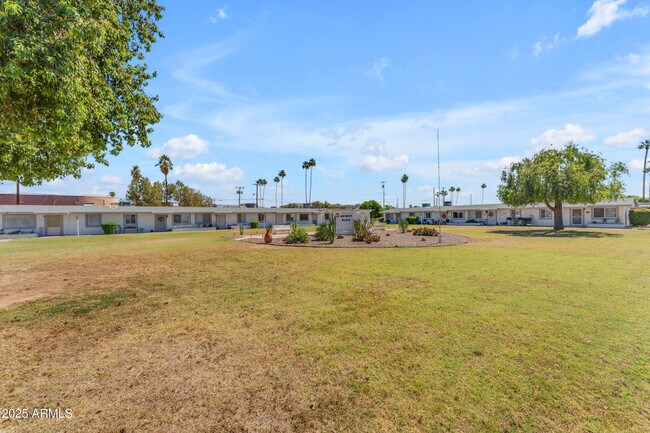 Building Photo - 10612 W Oakmont Dr
