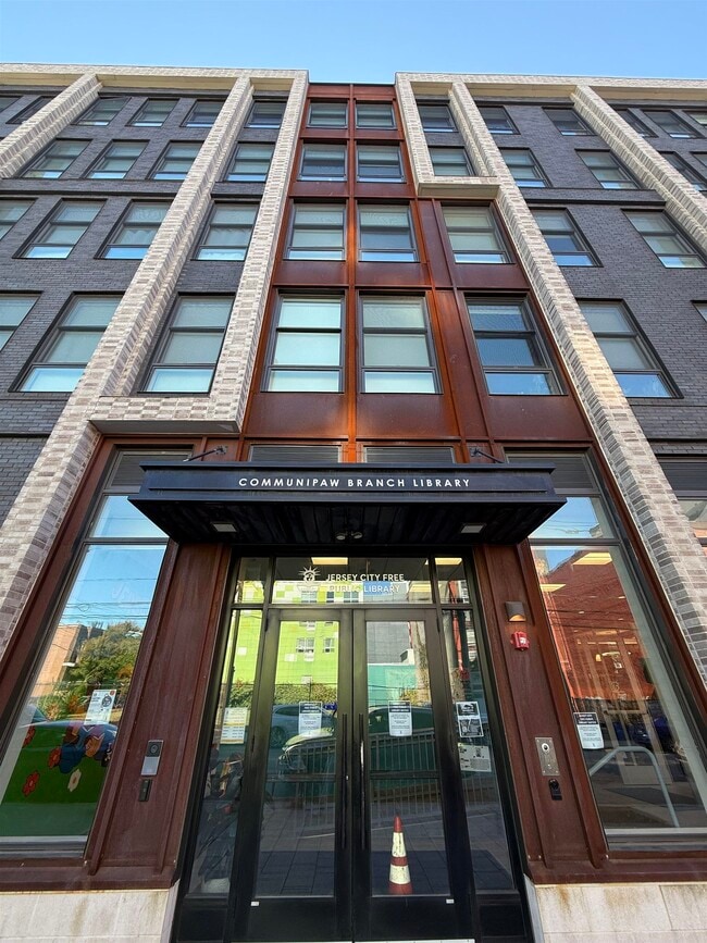 Building Photo - 250 Van Horne St