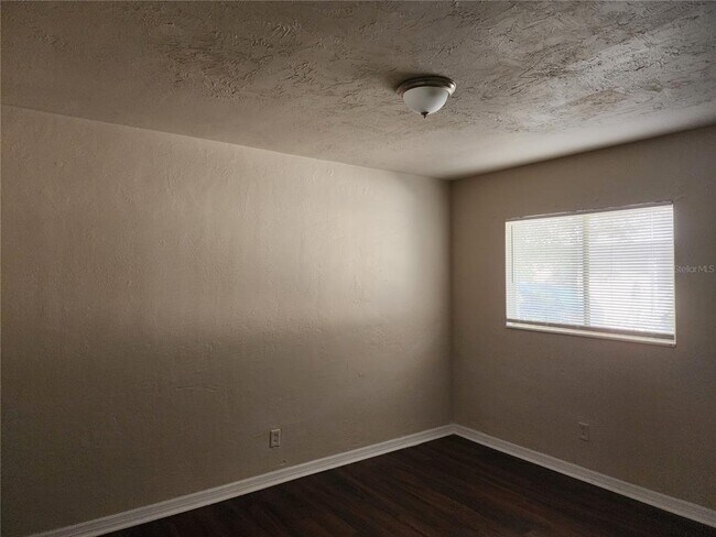 Building Photo - 2219 Highland St S