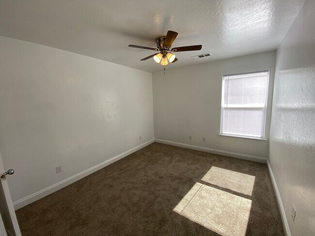 Building Photo - Spacious Exeter Home coming soon!