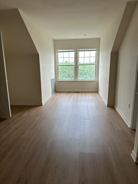 Building Photo - 420 Redland Blvd