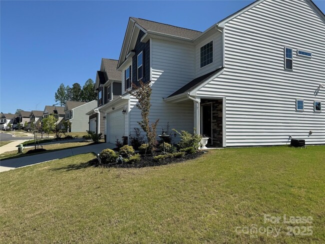 Building Photo - 15213 Lake Ridge Rd