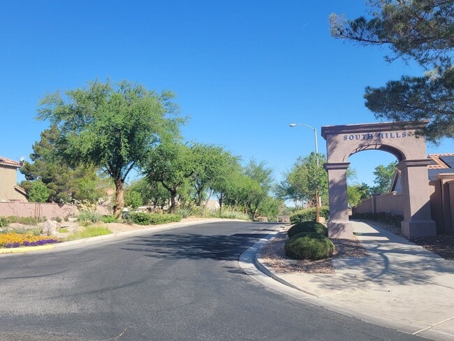 Building Photo - Beautiful 4 Bedroom Home in Green Valley