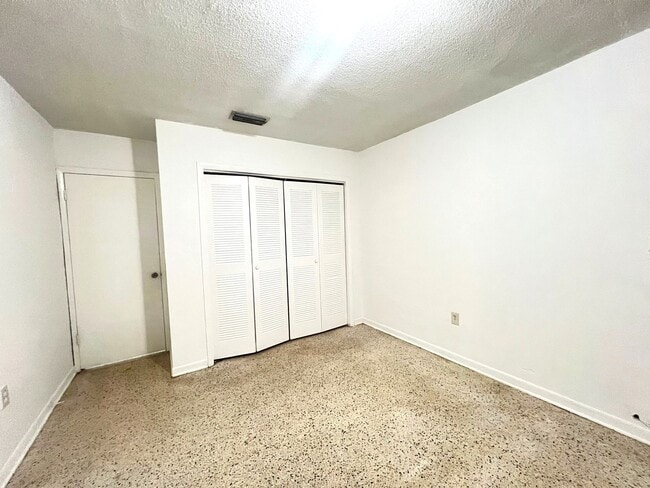 Building Photo - Classic Coral Way Charm- 3 bedroom Duplex Available!