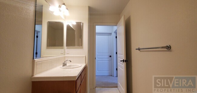 Building Photo - 1715 Bilbao Dr