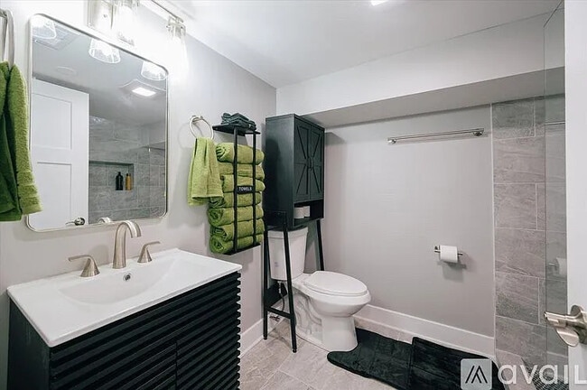 Building Photo - 2923 N Wisner Ave