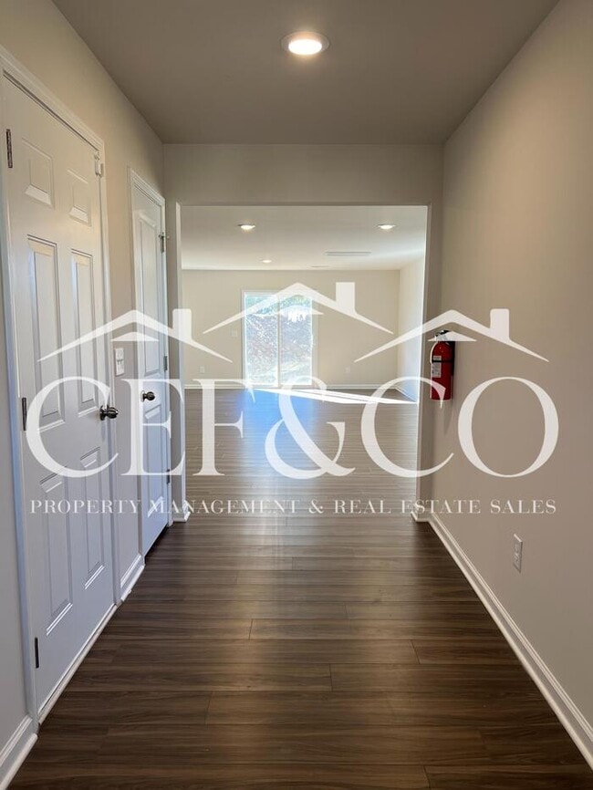 Building Photo - Spacious 5-Bedroom Home with Loft, 2-Car Garage & Neighborhood Amenities