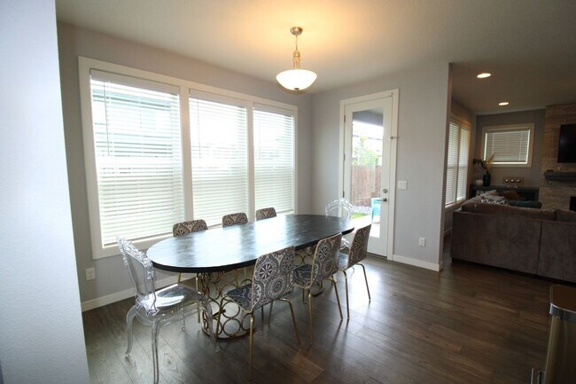 Building Photo - BEAUTIFUL 4+ BR, 2.5 BA TWO STORY HOME IN ...