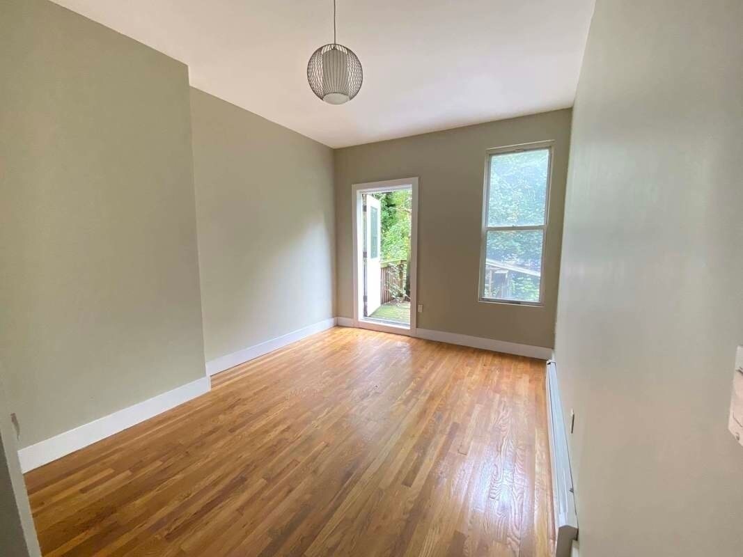 Building Photo - 43 Weirfield St