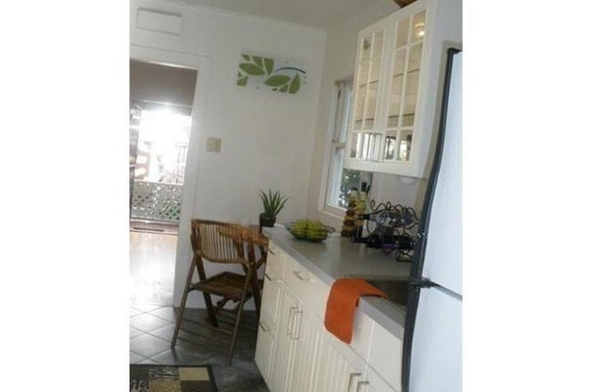 Building Photo - 3046 E Vista St