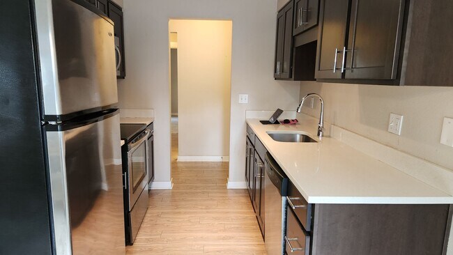 Building Photo - 2725-2743-2743 SE Taylor St